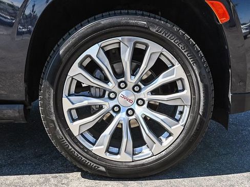 Used 2023 GMC Yukon XL Denali w/ Advanced Technology Package image 12