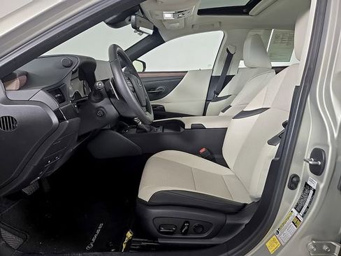 Used 2025 Lexus ES 300h w/ Premium Package FWD image 16