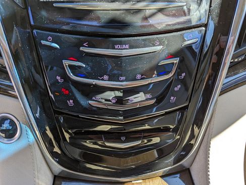 Used 2019 Cadillac Escalade Luxury w/ LPO, Radiant Package AWD/4WD image 21