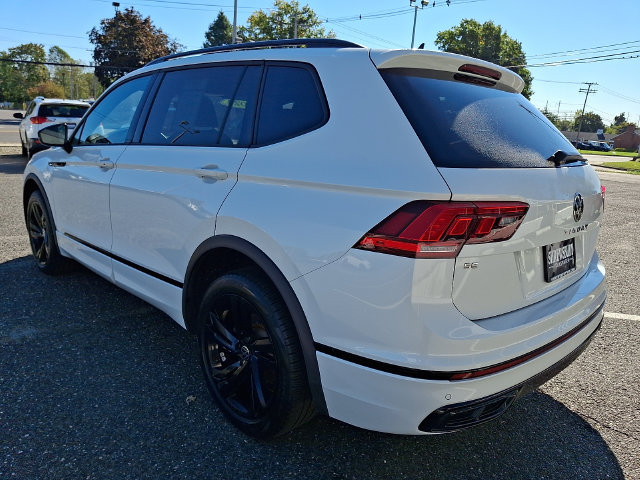 Used 2024 Volkswagen Tiguan SE R-Line AWD/4WD image 4