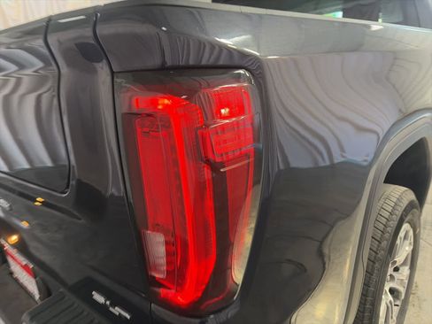 Used 2025 GMC Sierra 1500 SLT image 11