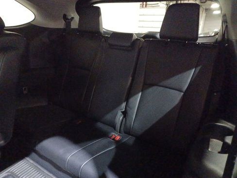 Used 2023 Toyota Highlander XLE image 26