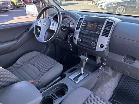 Used 2013 Nissan Frontier SV image 22
