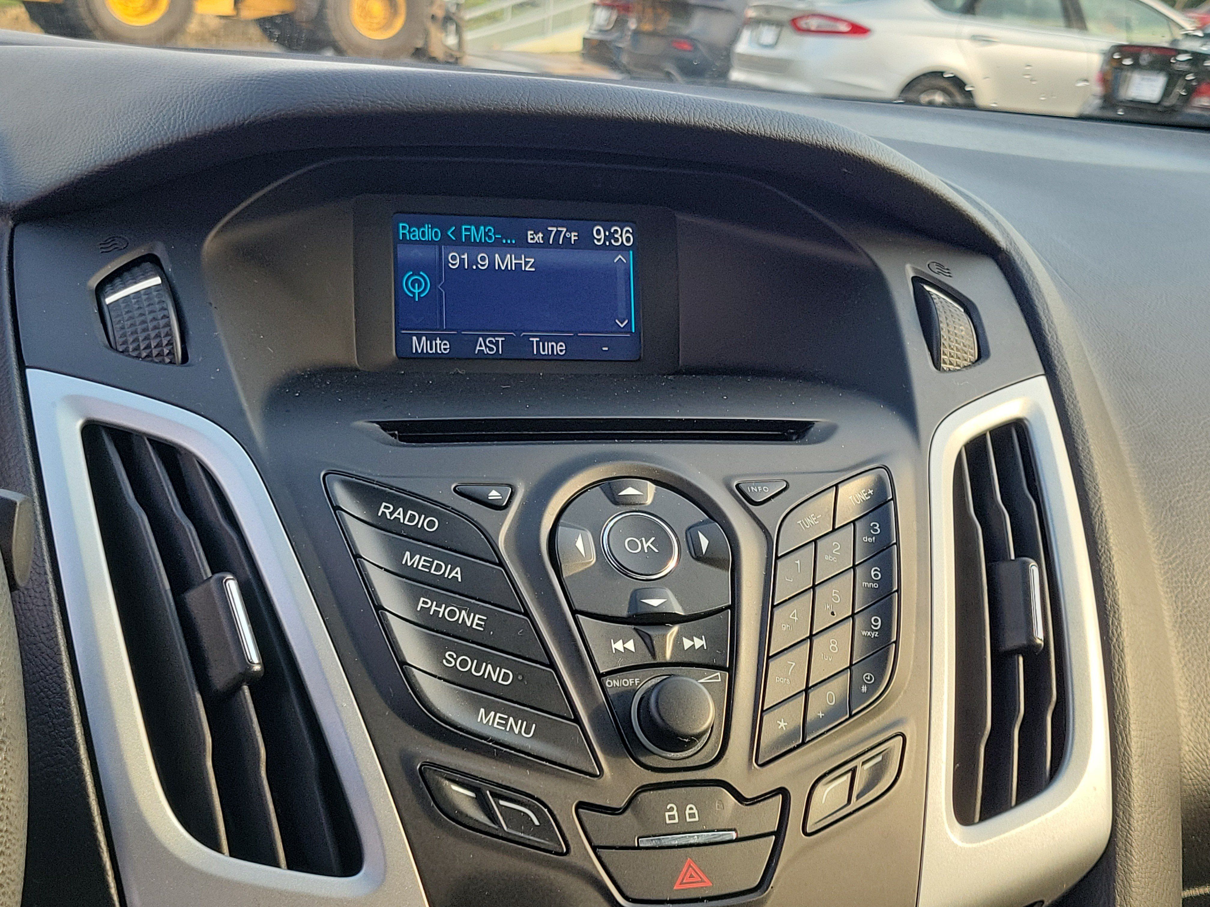 Used 2014 Ford Focus SE FWD image 26