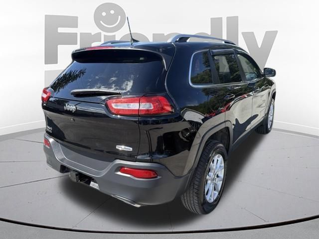 Used 2018 Jeep Cherokee Latitude Plus w/ Cold Weather Group AWD/4WD image 7