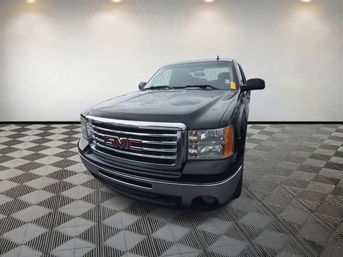 Used 2009 GMC Sierra 1500 SLT w/ All-Terrain Package AWD/4WD image 2