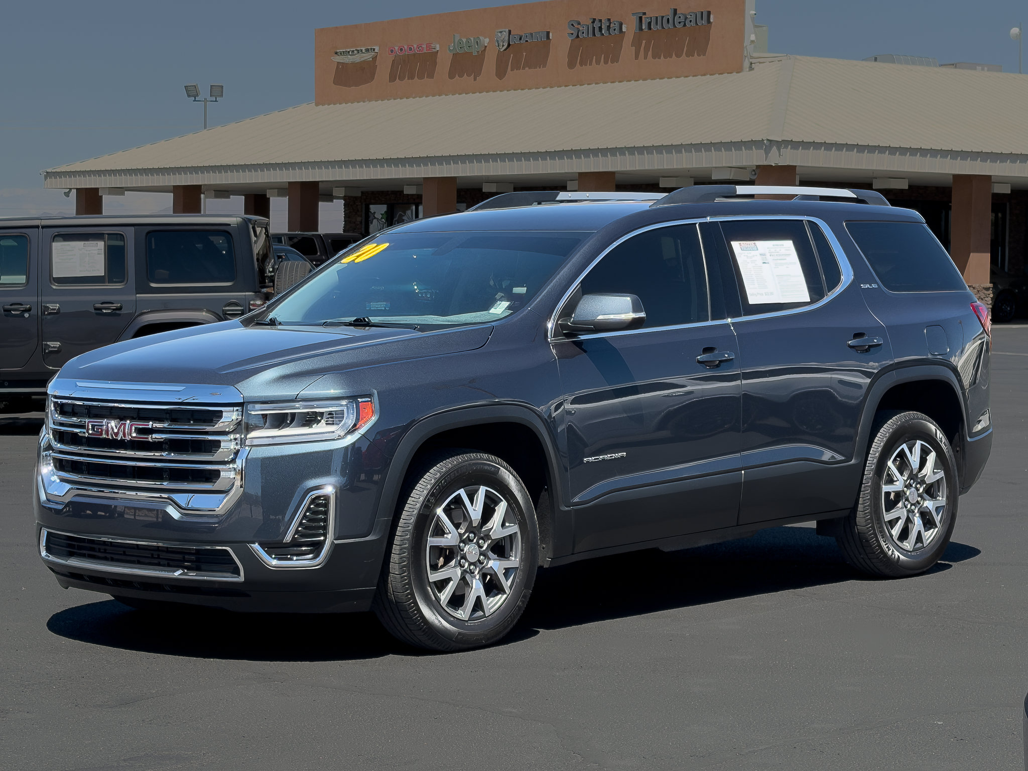 Used 2020 GMC Acadia SLE w/ Driver Convenience Package FWD image 1