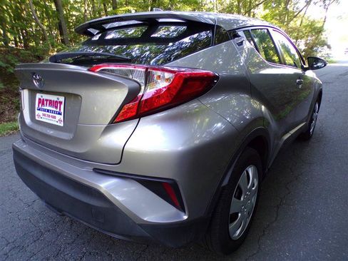 Used 2019 Toyota C-HR LE FWD image 8