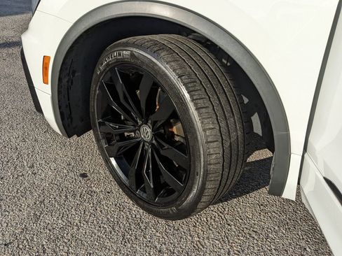 Used 2020 Volkswagen Tiguan SE R-Line image 35