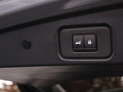 Certified 2025 Nissan Pathfinder Platinum AWD/4WD image 9