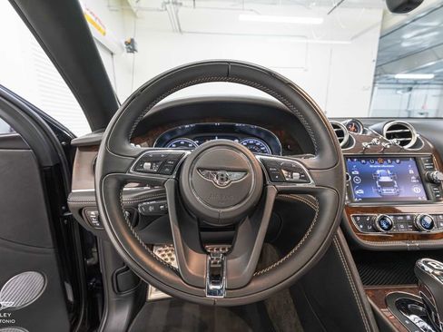 Used 2017 Bentley Bentayga AWD/4WD image 45