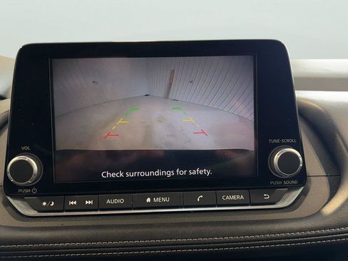 Used 2025 Nissan Rogue SV FWD image 19