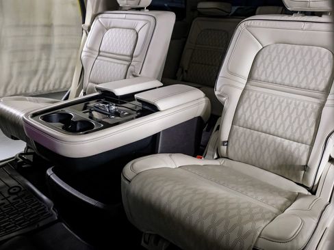 Used 2020 Lincoln Navigator Black Label w/ Cargo Convenience Package image 34