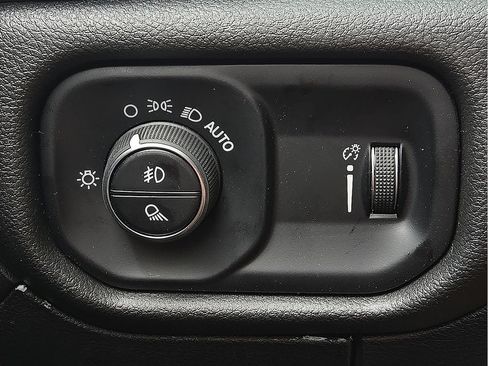 Used 2025 RAM 1500 Warlock AWD/4WD image 34