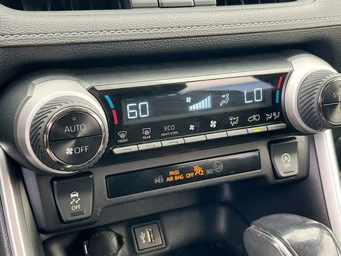 Used 2023 Toyota RAV4 XLE Premium image 16