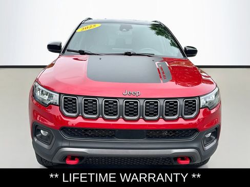 Used 2025 Jeep Compass Trailhawk AWD/4WD image 2