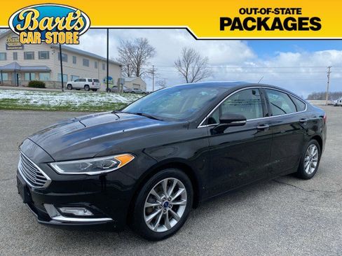 Used 2017 Ford Fusion SE w/ Fusion SE Technology Package image 3