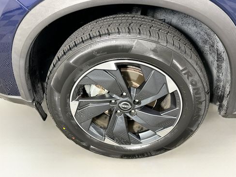 Used 2024 Nissan Rogue SV AWD/4WD image 11