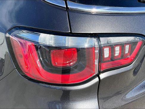 Used 2019 Jeep Compass Limited FWD image 34