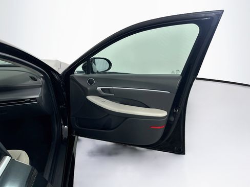 Used 2025 Hyundai Sonata SEL FWD image 33