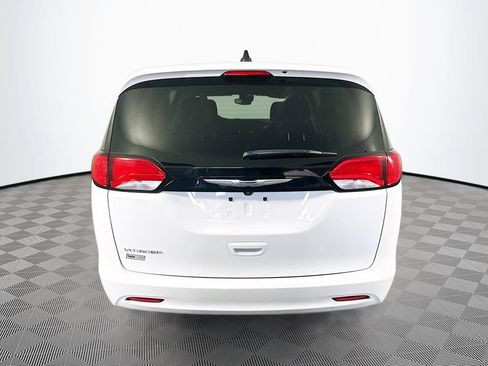 Certified 2023 Chrysler Voyager LX FWD image 9