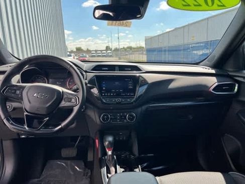 Used 2022 Chevrolet TrailBlazer RS w/ Technology Package FWD image 17