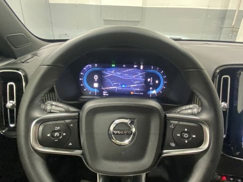 Used 2025 Volvo XC40 B5 Plus image 14