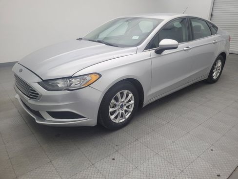 Used 2017 Ford Fusion S image 2