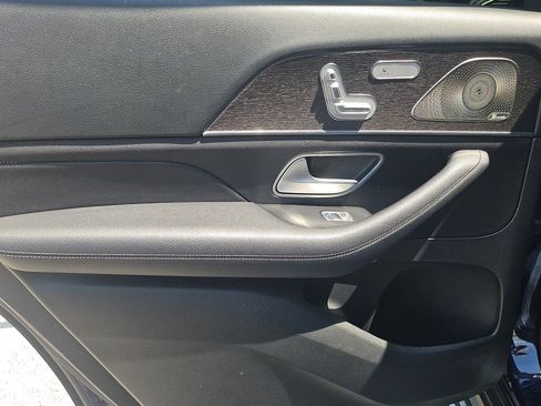 Used 2021 Mercedes-Benz GLS 580 4MATIC image 13