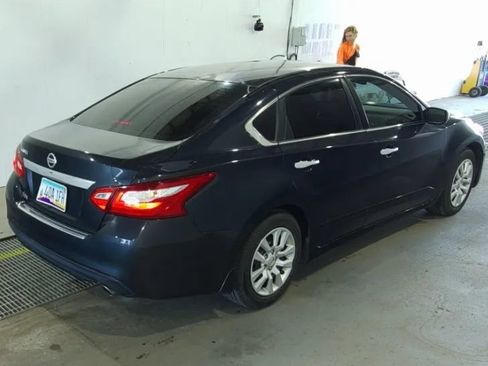 Used 2017 Nissan Altima 2.5 S w/ Power Driver Seat Package FWD image 2