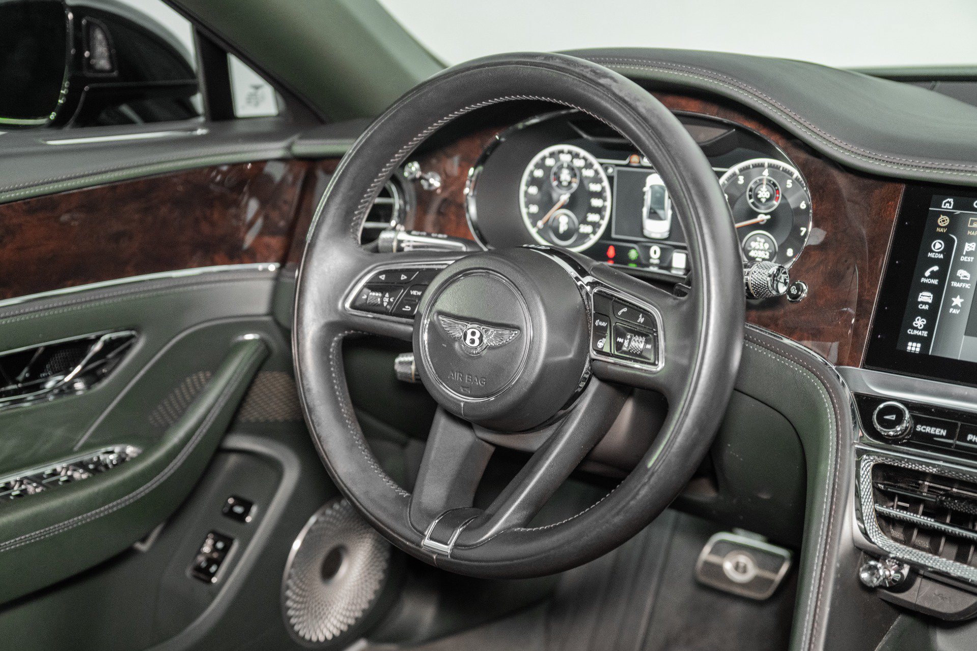 Certified 2022 Bentley Flying Spur V8 AWD/4WD image 31