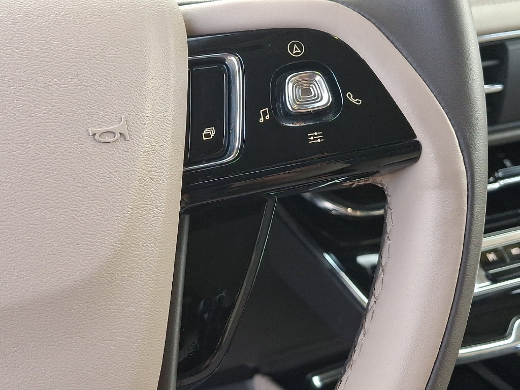 Used 2023 Lincoln Corsair Reserve AWD/4WD image 22