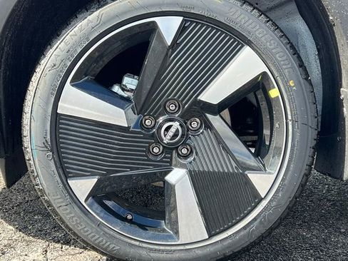 New 2025 Nissan Kicks SR image 13