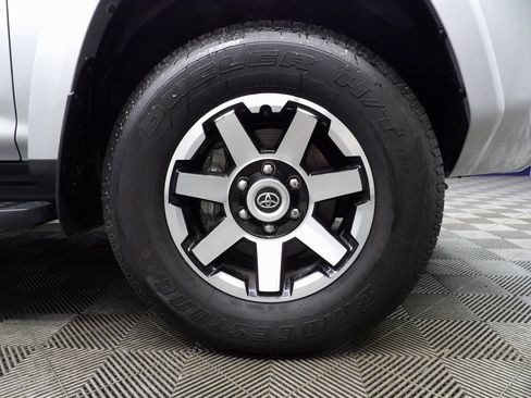 Used 2024 Toyota 4Runner TRD Off-Road Premium image 8