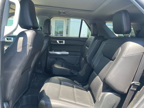 Used 2023 Ford Explorer XLT w/ Equipment Group 202A AWD/4WD image 10