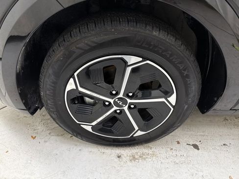 Used 2023 Kia Niro SX image 34