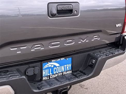 Used 2018 Toyota Tacoma SR5 image 13