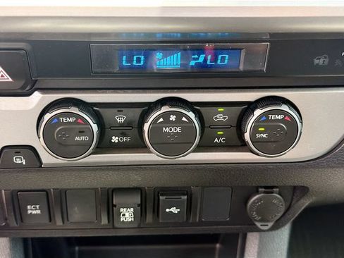 Used 2022 Toyota Tacoma SR5 RWD image 15
