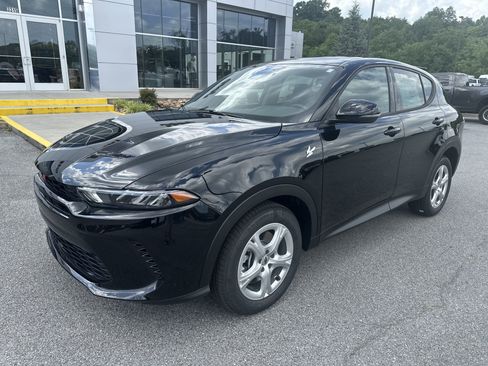 New 2025 Dodge Hornet GT w/ Cold Weather Group image 2