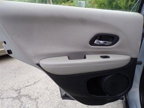 Used 2018 Honda HR-V LX image 25