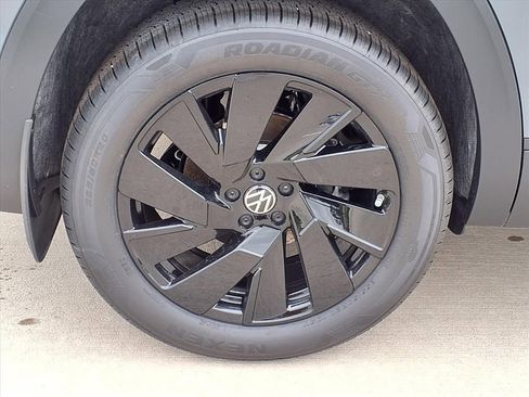 New 2026 Volkswagen Atlas Cross Sport SE FWD image 5