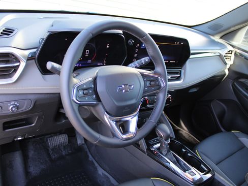 Used 2024 Chevrolet TrailBlazer ACTIV w/ Driver Confidence Package image 12