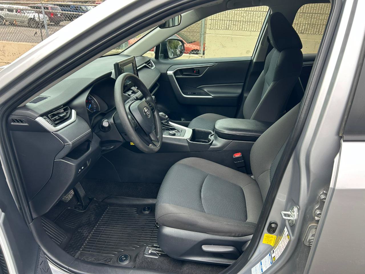 Used 2022 Toyota RAV4 LE AWD/4WD image 9