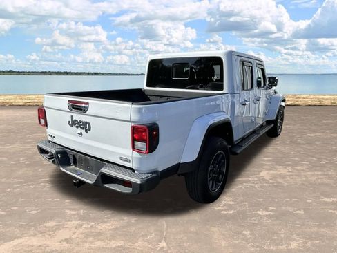 Used 2023 Jeep Gladiator Overland AWD/4WD image 4