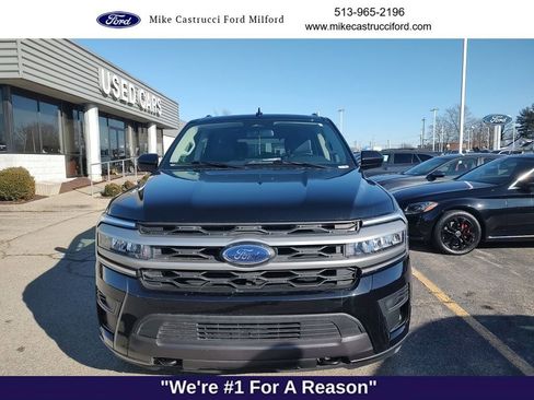 Used 2023 Ford Expedition XLT image 3