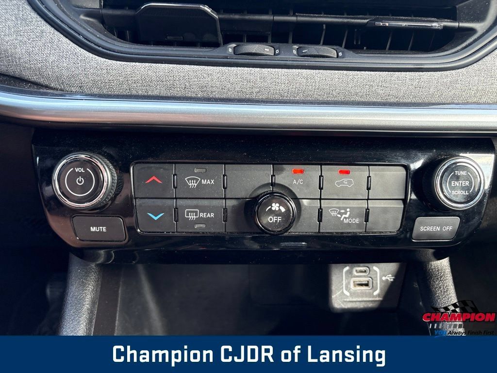 Used 2024 Jeep Compass Latitude AWD/4WD image 25