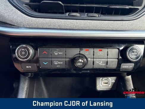 Used 2024 Jeep Compass Latitude AWD/4WD image 25