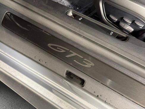 Used 2025 Porsche 911 GT3 RWD image 30