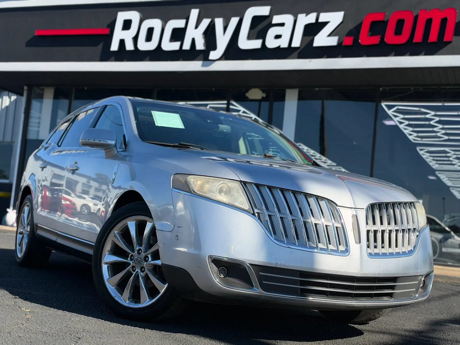 Used 2010 Lincoln MKT AWD image 1