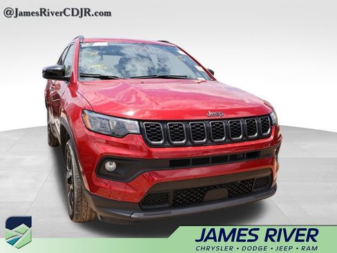 Used 2025 Jeep Compass Latitude w/ Altitude Special Edition AWD/4WD image 7